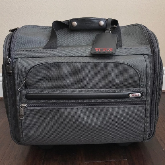 tumi 2 wheeled boarding duffel